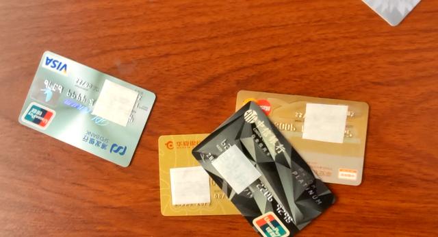 扫码POS机：信用卡避坑指南，掌握4大技巧才能早日摆脱债务困境