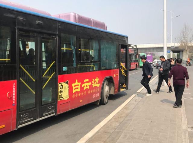 正规POS机：暗访郑州570路公交：5辆车有1辆不能刷卡 刷卡机使用两天就坏了