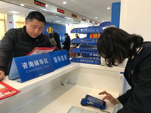 拉卡拉官网：光泽：便民办税出新招，增设医保刷卡机