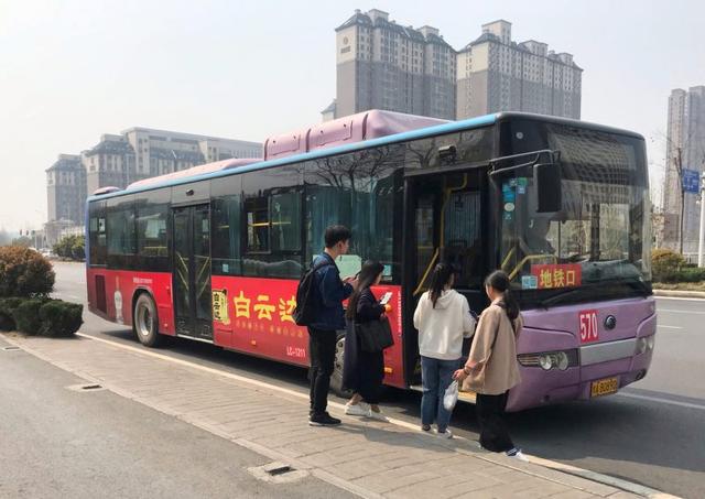 正规POS机：暗访郑州570路公交：5辆车有1辆不能刷卡 刷卡机使用两天就坏了