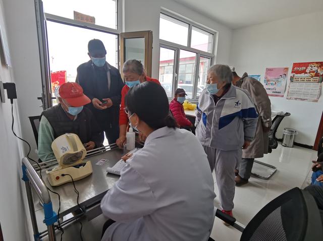 拉卡拉POS机免费办理：山村巡诊：为老人们送去健康和关怀