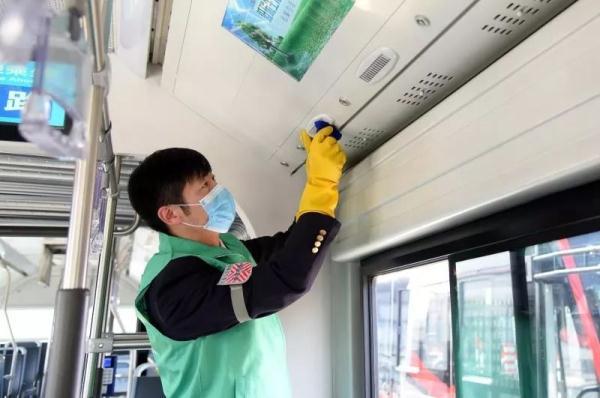 养卡POS机：上海公交车如何消毒？细节来了_1