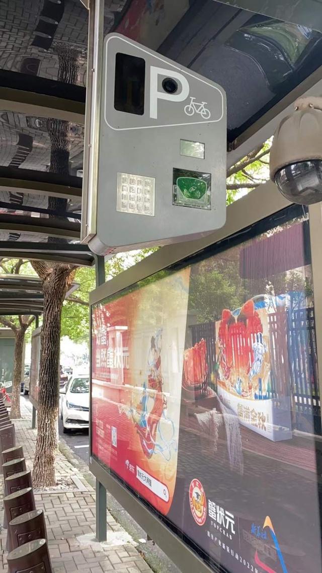 POS机网站：记者帮 - 小红车刷卡机挂到棚顶上？高个子都刷不到，管理员：内部测试用