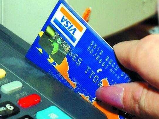拉卡拉POS机电签版：职场小白怎么拥有额度十万的信用卡？