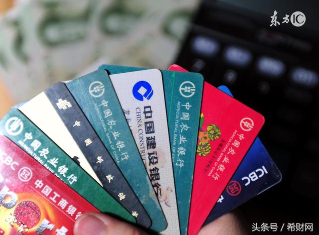 pos机刷卡：借记卡和贷记卡一样吗？两者区别多多不要搞混淆了哦！