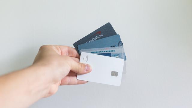 领取POS机：信用卡分期还款的三种方式，哪种更划算？